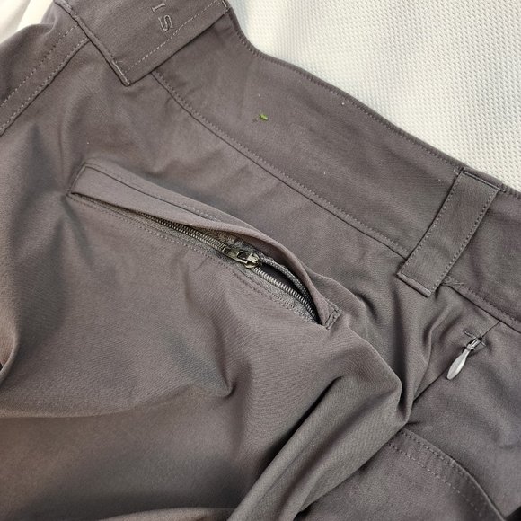 Mens gray size 36 Orvis Stretch Cargo Shorts with Hidden Zippers - EXCELLENT! - Picture 8 of 14